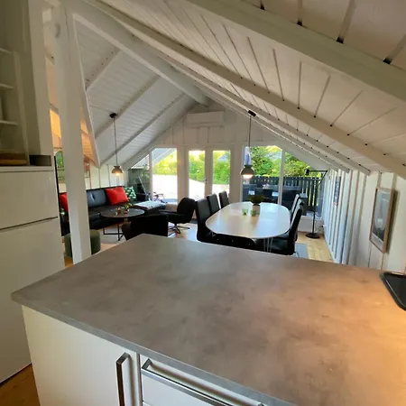 Vakantiehuis Med Udendors Pool I Ferieby